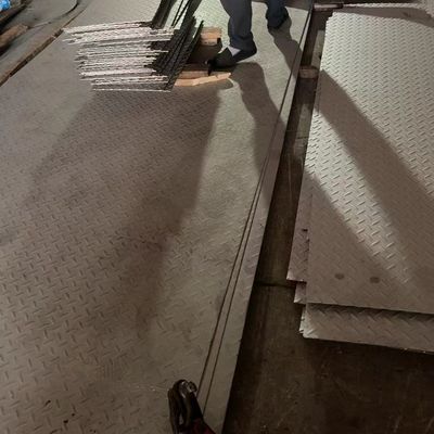 4ft*8ft  5ft*20ft Hot Rolled Cold Rolled Ss Checker Plate For Anti Slip Floor