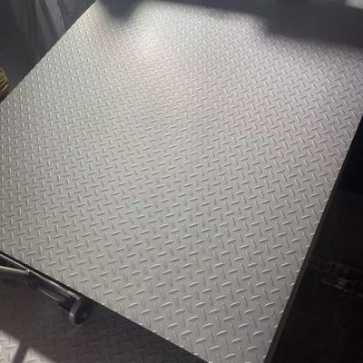 Hot Rolled Cold Rolled Checkered Stainless Steel Plate Anti Slipping