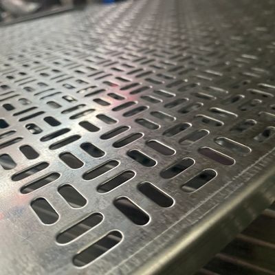 Stainless Steel Slotted Perforated Sheet Metal 201 304 316L Thin Sheet Round Hole Perforated Sheet