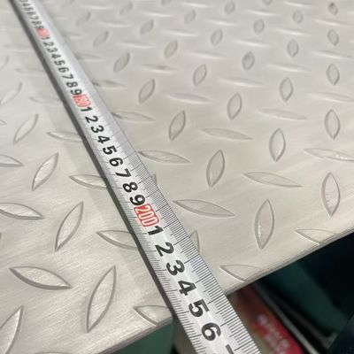 Grade 304 316L 2205 Stainless Steel Checkered Plate Smooth Back Side Thickness 3.0mm 4.0mm 5.0mm 6.0mm