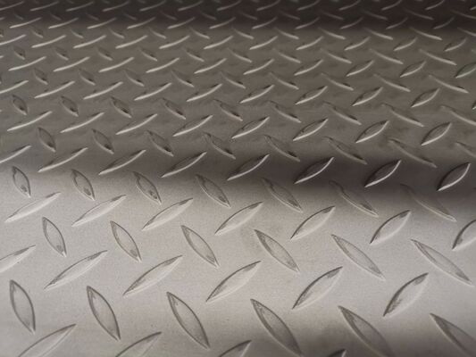 304 Stainless Steel Checkered Plate Hot Rolled Anti-Slip Press Stamping Patterned Sheet