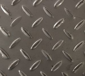 3.0-6mm 304 Stainless Steel Checkered Plate with Anti-Slip Surface and Cold Rolled Technique