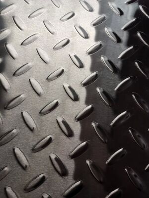 SUS304 Hot Rolled Stainless Steel Checker Plate Anti-Slip Chequered Plate for Industrial Flooring