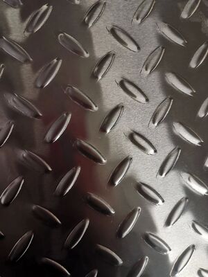 SUS304 Hot Rolled Stainless Steel Checker Plate Anti-Slip Chequered Plate for Industrial Flooring