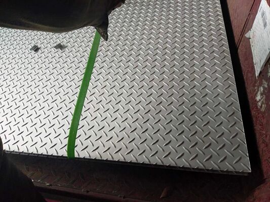 SUS304 SUS316L Hot Rolled Polished Stainless Steel Checkered Plate with Customizable Patterns