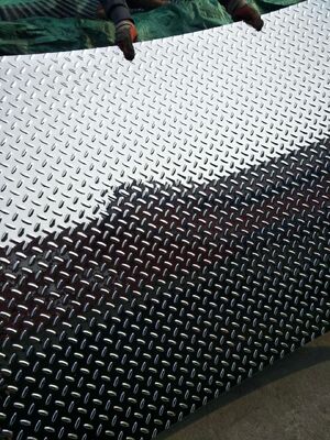 304 Hot Rolled Stainless Steel Sheet with Polished Surface and Checkered Embossed Plate