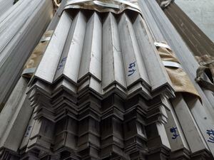 304 316L 310S 2205 904L Stainless Steel Angle Bar Hot Rolled in 30*30-100*100 Sizes