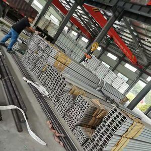 Hot Rolled Stainless Steel Angle Bar with Bright Surface in 30*30-100*100mm Sizes