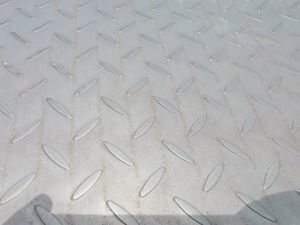 Hot Rolled A36 Grade Diamond Checker Plate with 2.0mm-12mm Thickness for Floor and Construction