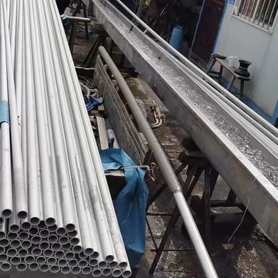 Hot Rolled Pickled 304L Stainless Steel Pipe Seamless Tube in 6m Length Laoding in Wooden Case