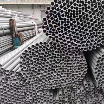 Low Carbon 304L Stainless Steel Seamless Pipe / Welded Pipe Bright Annealing and Pcikling Finishing