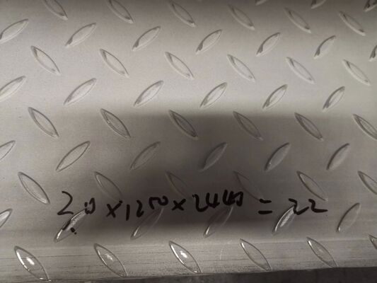 304 Stainless Steel Checkered Plate Hot Rolled Anti-Slip Press Stamping Patterned Sheet