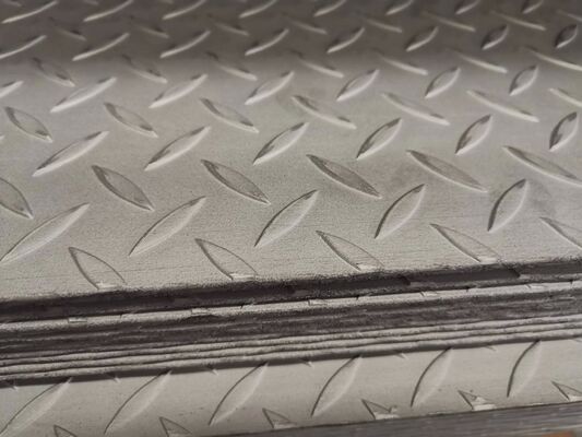 304 Stainless Steel Checkered Plate Hot Rolled Anti-Slip Press Stamping Patterned Sheet