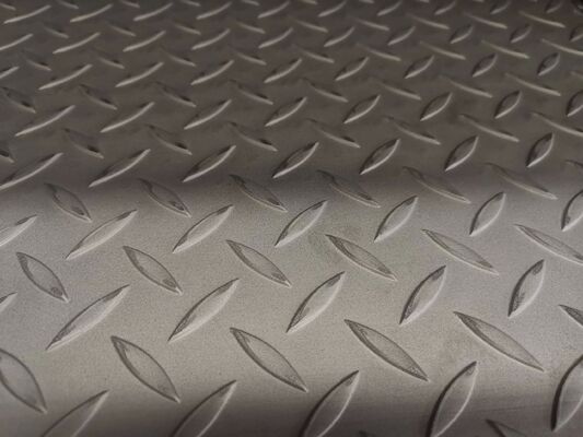 304 Stainless Steel Checkered Plate Hot Rolled Anti-Slip Press Stamping Patterned Sheet
