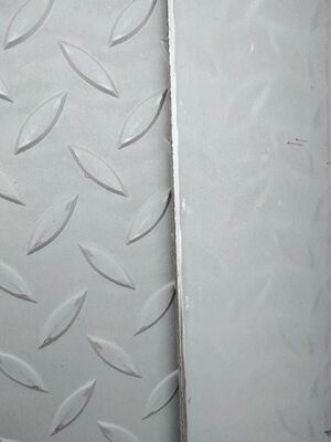 SUS304 SUS316L Hot Rolled Polished Stainless Steel Checkered Plate with Customizable Patterns