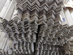 Hot Rolled Stainless Steel Angle Bar in SUS304 SUS316L 310S with Bright Surface for Structural Applications