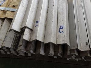 Hot Rolled 304 Stainless Steel Angle Bar in 30*30-100*100 Sizes for Structural Applications